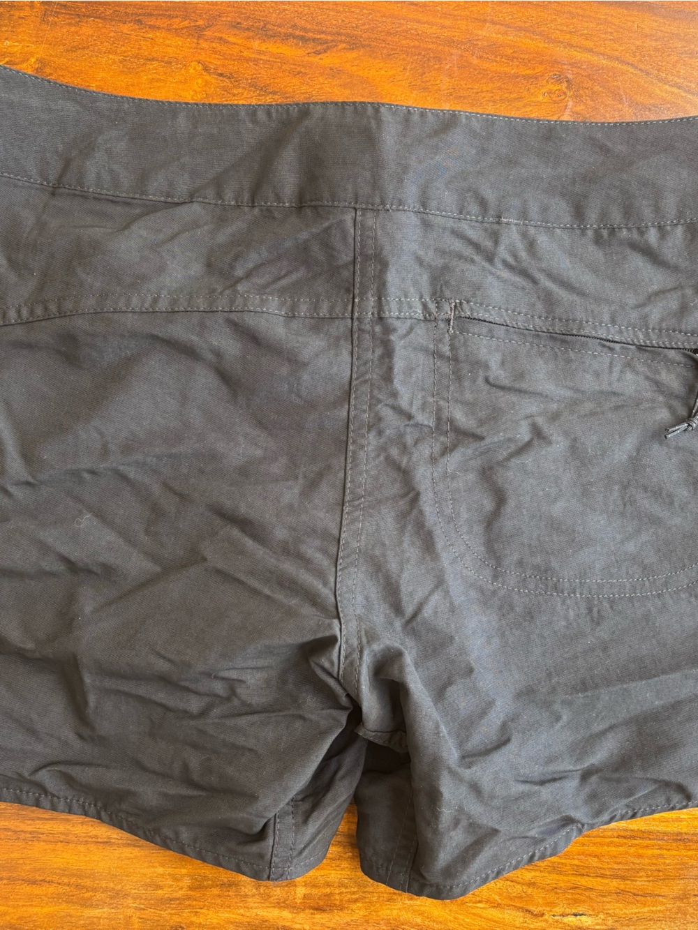 Patagonia olive green women’s board short - Picture 2 of 4